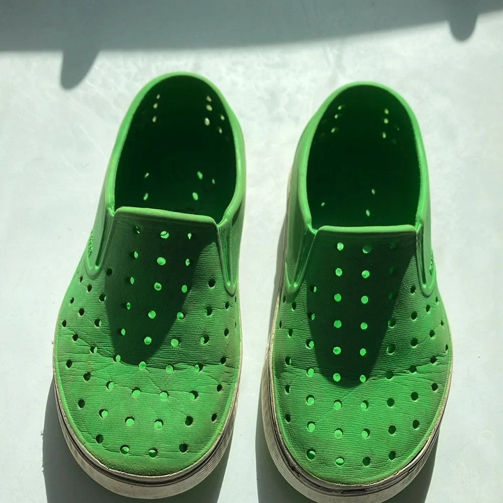 Native shoes toddler 11 lime green rubber slip on